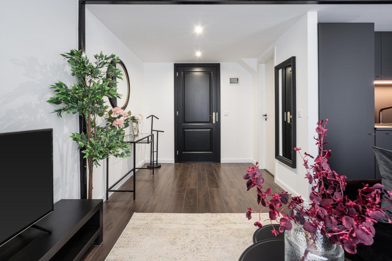 E41 - Trendy Boutique Apartments - Prime Spot By Bqa Budapest Exterior foto